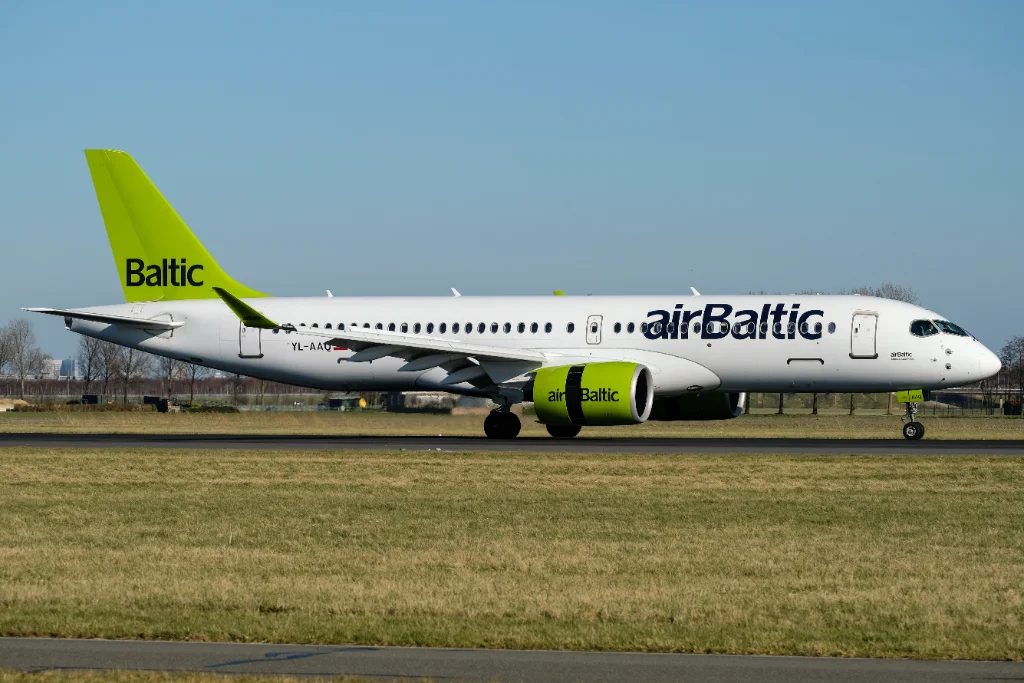 YL-AAQ BCS3 airBaltic