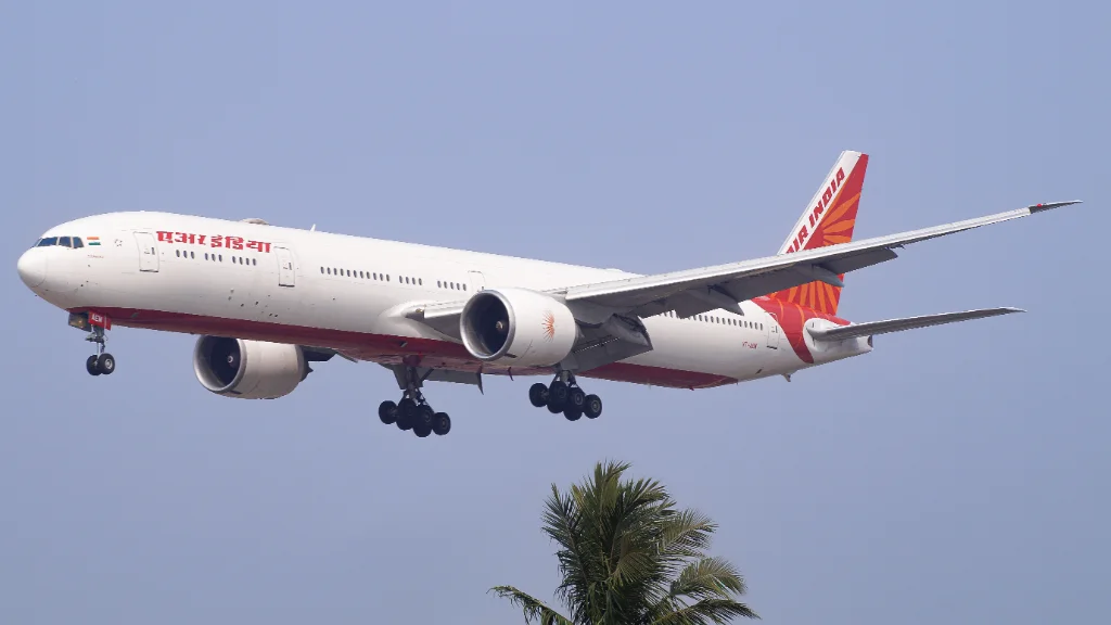 VT-AEM B77W Air India
