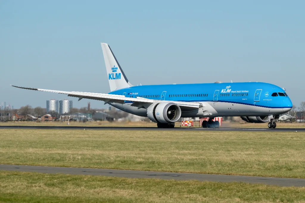 PH-BHM B789 KLM