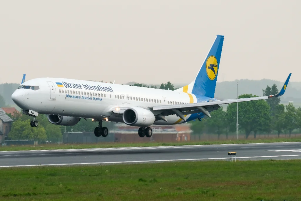 UR-PSL B739 Ukraine International