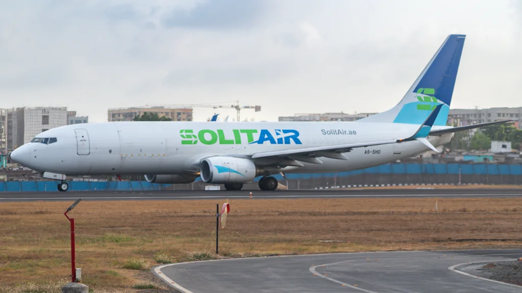 A6-SHO B737-800 SOLI
