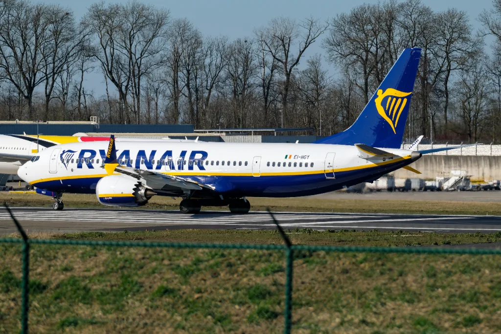 EI-HGY B38M Ryanair