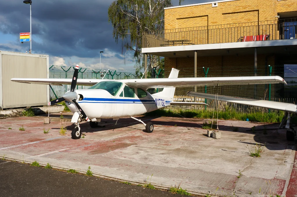 N177SL C77R Private