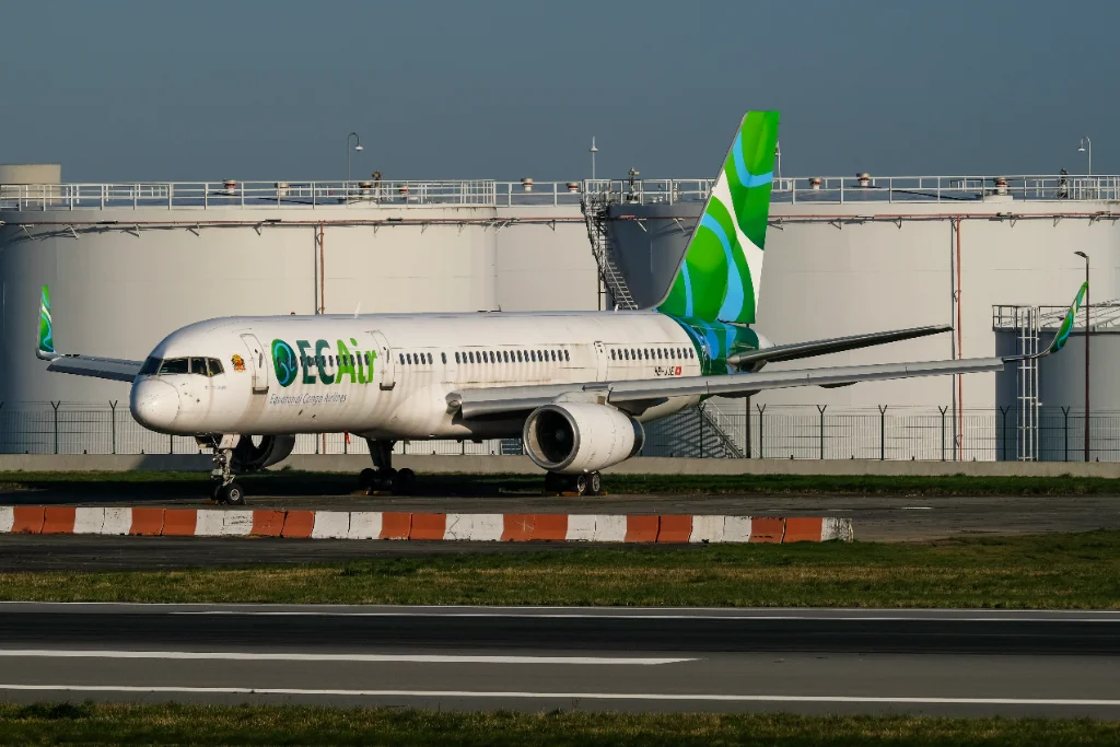HB-JJE B752 ECAir