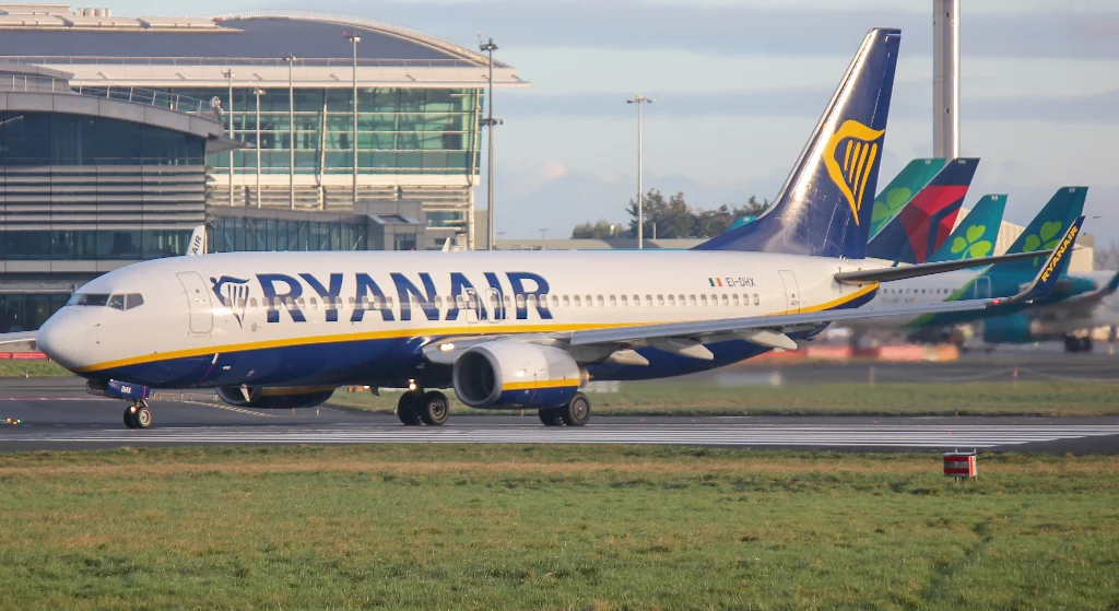 EI-DHX B738
