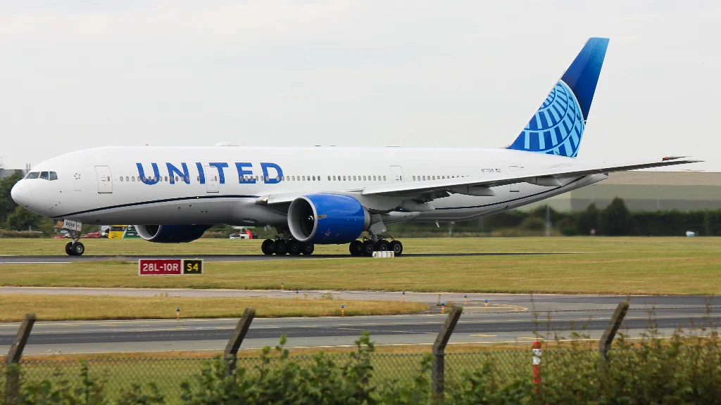 N77019 B772 United Airlines