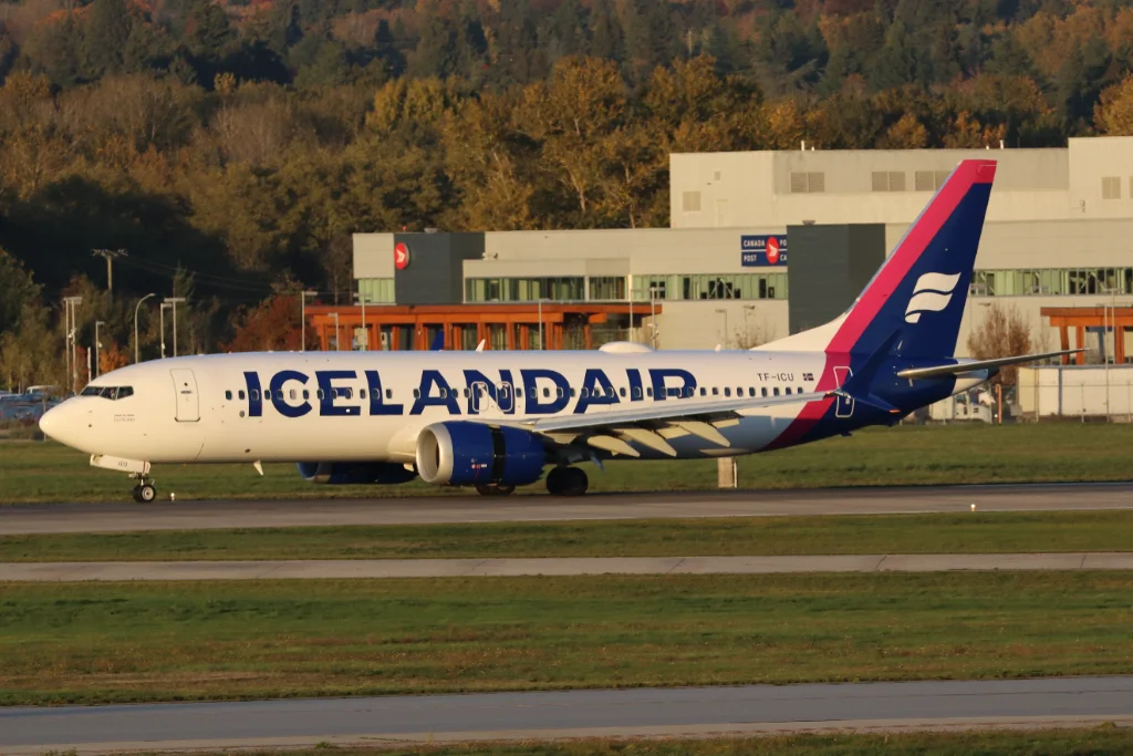 TF-ICU B38M Icelandair