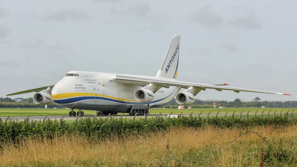 UR-82007 A124