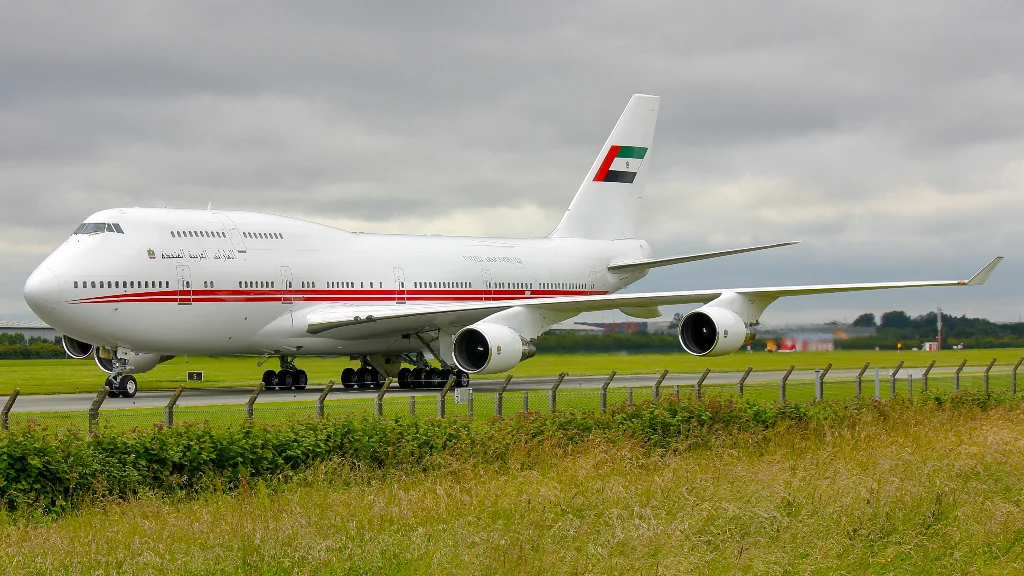 A6-COM B744