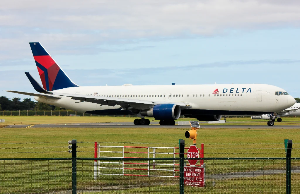 N1603 B763 Delta Air Lines